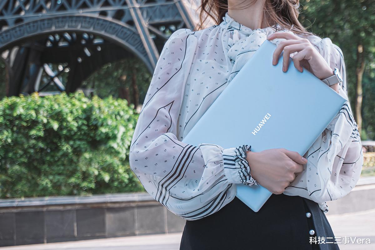 笔记本|两根手指就能带走的笔记本：华为MateBook X图赏