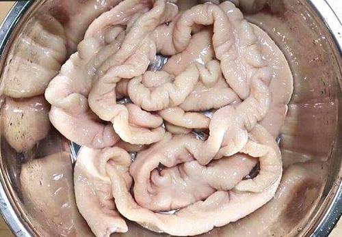 #面粉#猪大肠别再用盐洗了！屠夫教你一妙招，5分钟就能自动去腥除臭！