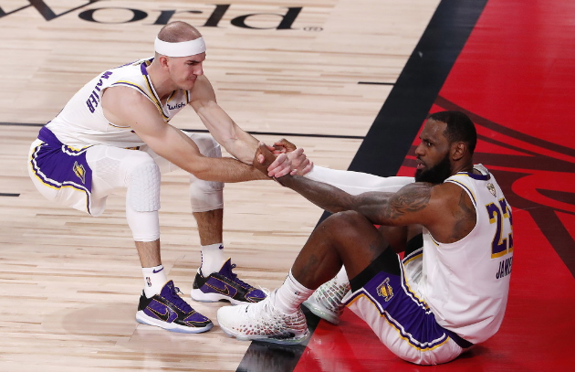 卡鲁索|人生赢家!拒绝6位数合同,264万只愿辅佐詹姆斯,如今自己做老板