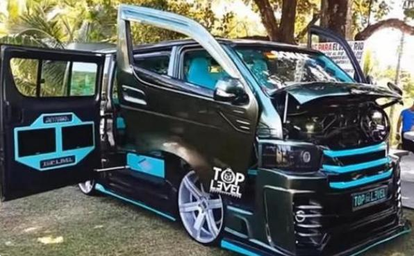 「五菱宏光」男子20万爆改五菱宏光，打开车门路人懵逼，网友：这钱花的值