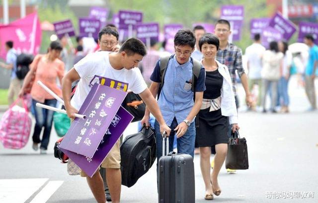 大学|大一新生报到，被子是自己带还是买，过来人的3条经验可以参考