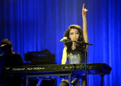 春晚|扭曲的是非观，她是怎么能上春晚的？