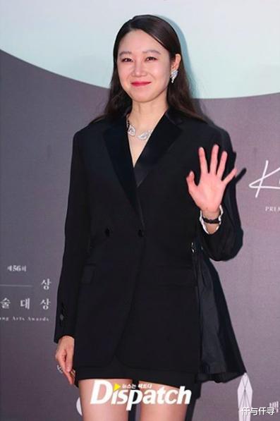 玄彬|韩国姐姐们的红毯着装，孙艺真过季礼服玄彬零互动，金喜爱最美