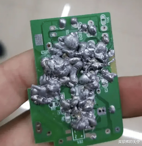 |“找工作面试官拿出电路板让我焊，我能通过面试吗？”哈哈哈哈