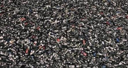 #华强北#华强北无可奈何，只因一个ID密码，无数的iPhone要当垃圾扔掉