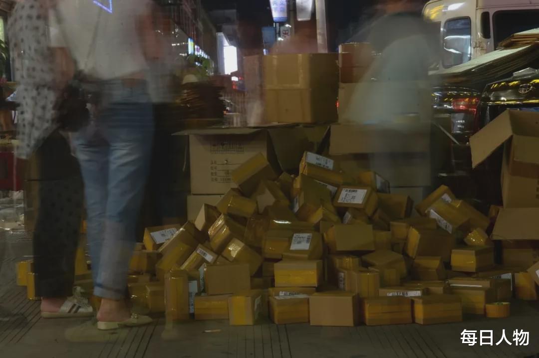 每日人物|义乌房租上涨三成，直播追梦的年轻人没赚到钱，反把积蓄赔了