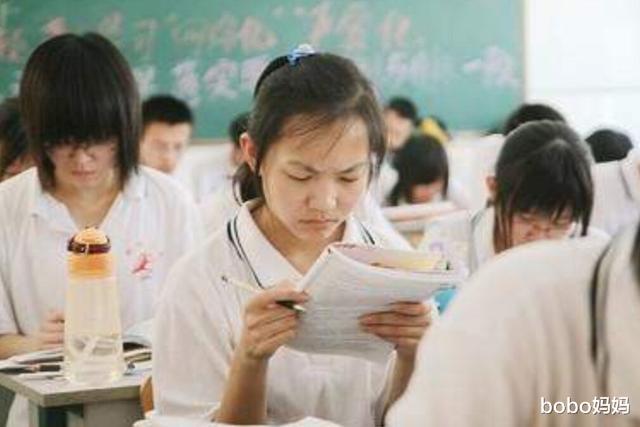 高考|全班只5个孩子考上本科,家长们集体闹事,老师一条短信让人沉默