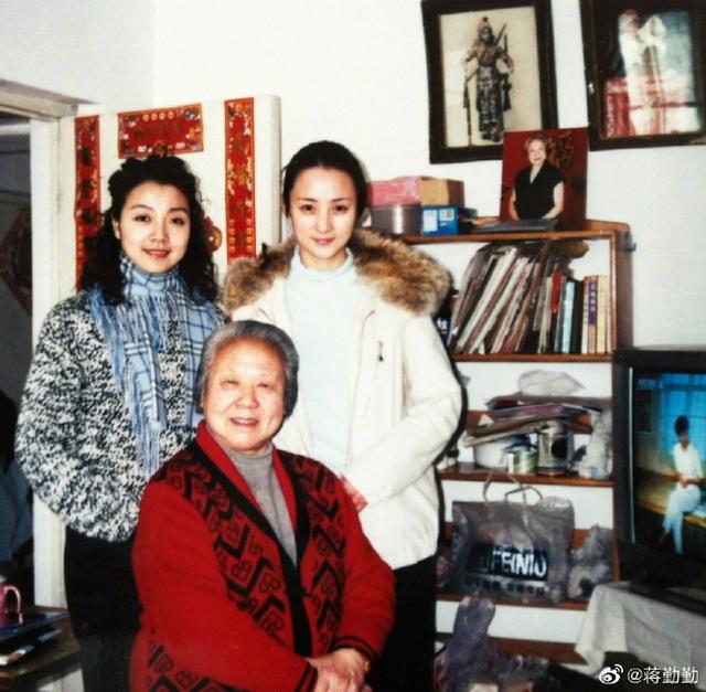 【lck】京剧大师张正芳去世，蒋勤勤发文感念恩师，自称是笨丫头