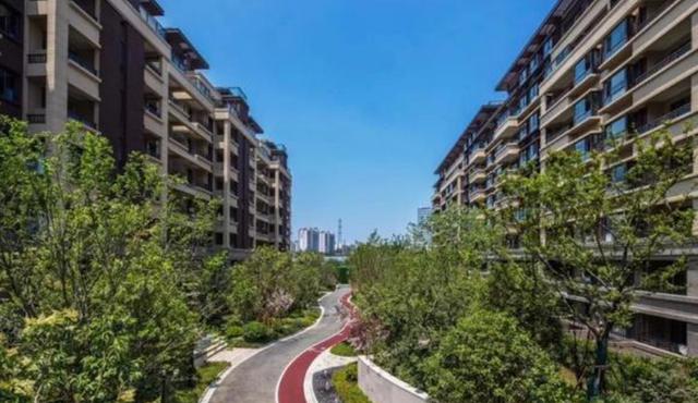 售楼小姐透露：未来这4类房子“最抗跌”，贬值的可能性小，早看早知道