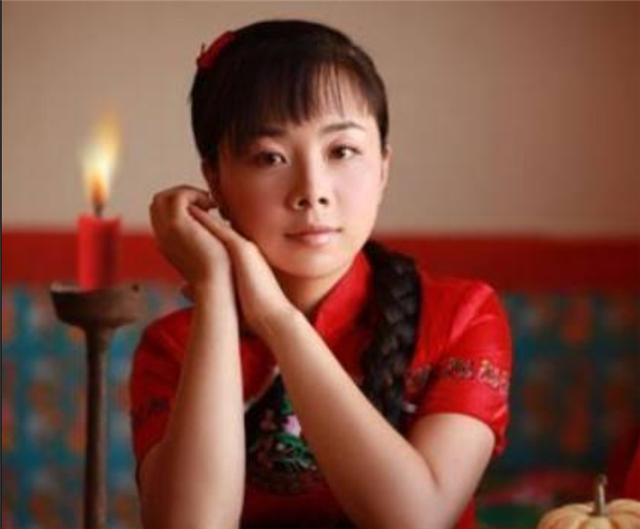 王二妮|国家一级演员王二妮：婚后放弃名利回农村，如今放牛种田成日常