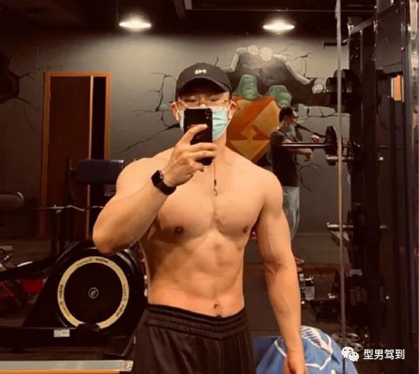 [南瓜]北京肌肉医生引发舔屏，网友纷纷求打针