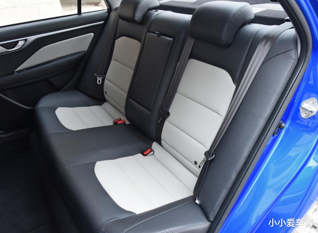 吉利远景@吉利持续发力,2020款远景比帝豪帅气,百公里5.8个油,4.99万起