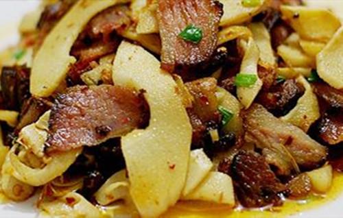 『腊肉』它是“催老剂”，懂行的人从不给家人吃一口，却有很多人天天都吃