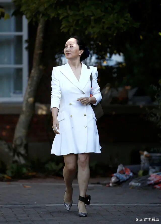 孟晚舟▲华为老总女儿孟晚舟:输了官司不输气场!脚拷穿出不卑不亢时尚感