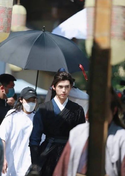 [罗云熙]罗云熙暴瘦大变样，颜值下跌严重，新剧《皓衣行》该怎么演？