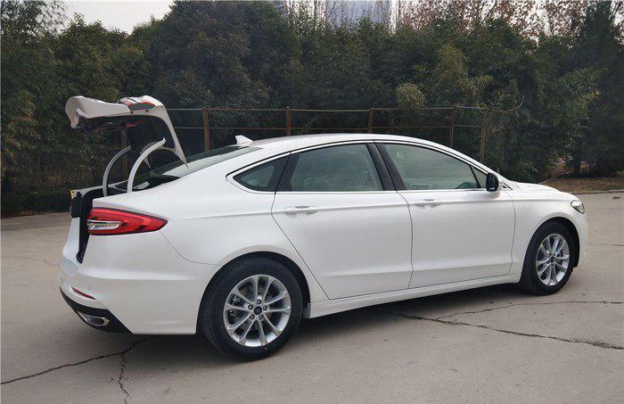 宝马1系@先开福特蒙迪欧，再开宝马1系，问及感受，车主发自内心说了感受