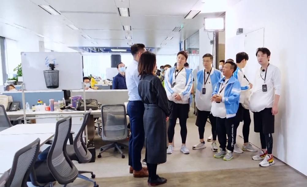 宋小宝▲《极限挑战》宋小宝多次提出要吃饭，节目组态度让人寒心