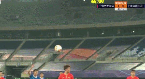 郑爽|郑智登场后，保利尼奥立马交出队长袖标，两队6张黄牌看出很火爆