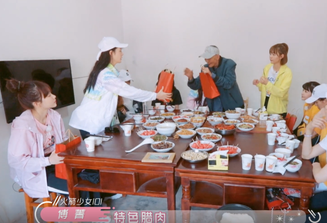 段奥娟|杨超越送段奥娟爷爷麻花,孟美岐送牡丹花饼,吴宣仪的礼物最实在