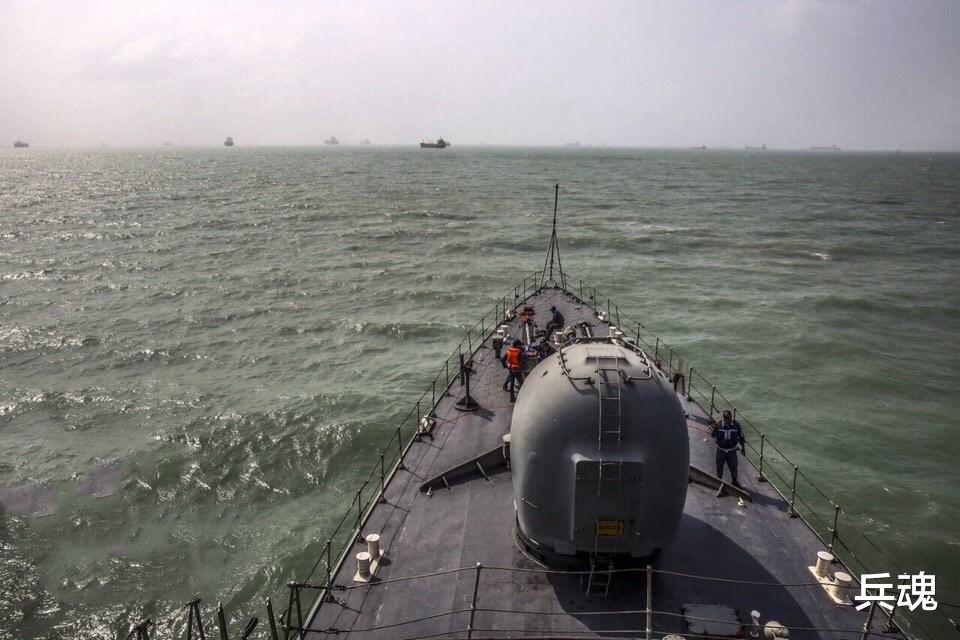 霍爾木茲海峽打起來瞭？伊朗艦艇遭襲七人失蹤，美艦火速撤離現場-圖4