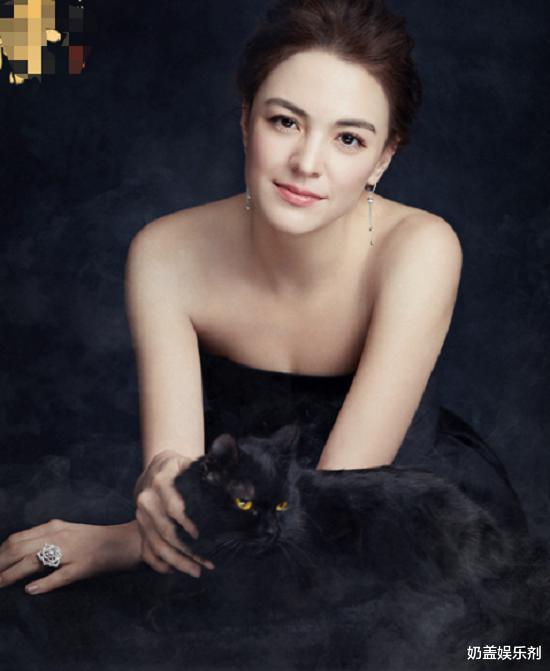 杨贵妃|《妖猫传》中那位美艳动人的杨贵妃，近照曝光，颜值崩塌到不敢认