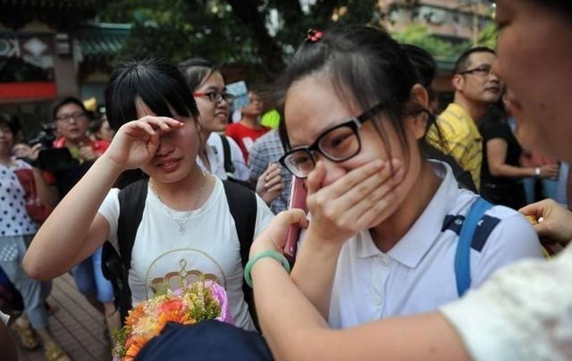 「」高考前夕，为什么很多女生“偷吃”避孕药，学姐含泪说出实情！