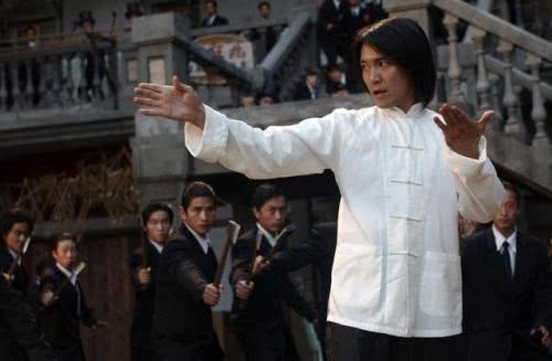 「周星驰」周星驰《功夫》里的龅牙珍已嫁人生子，看到现实照片大呼被“骗了”