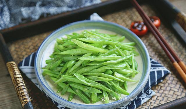 西芹|天一热，家人都爱吃这6道菜，清爽开胃，宁愿吃撑也要夹上几筷