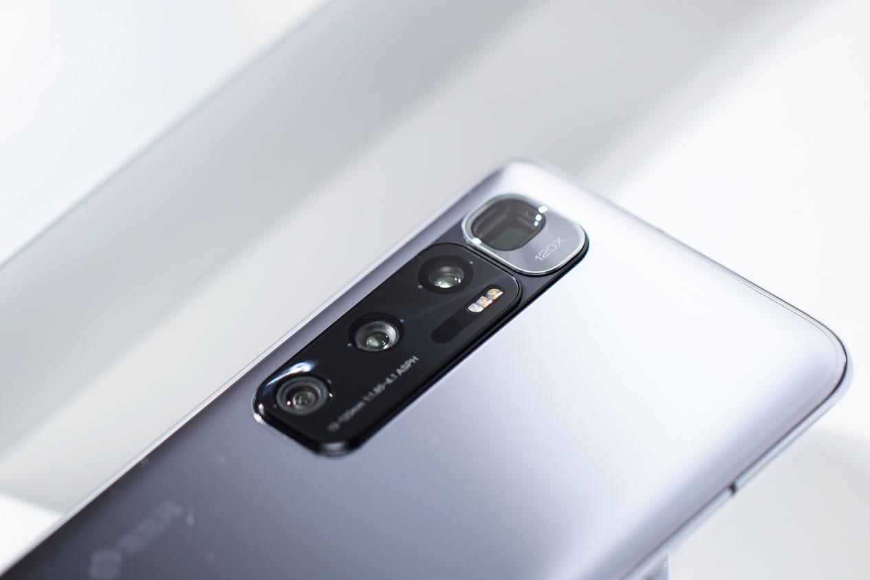 收音机|8月手机别乱买，这几款跌至“白菜价”的手机，让你少花冤枉钱！