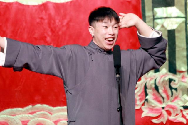郭德纲|郭德纲为啥不捧他了？改捧秦霄贤孟鹤堂，膨胀加丑捧不起来