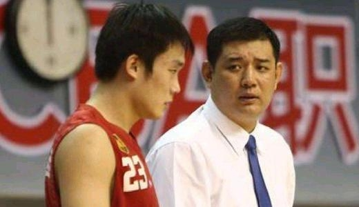 【巩晓彬】如果巅峰时期的巩晓彬和丁彦雨航进行1V1,谁更有机会赢呢?