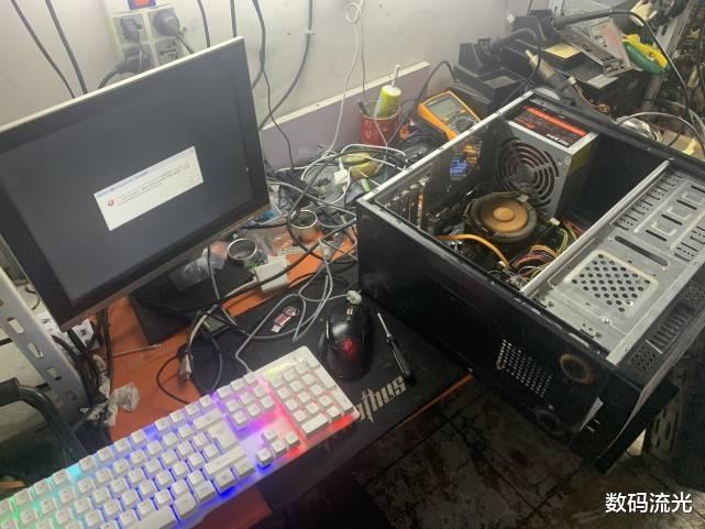 跑分■谁有本事给这电脑装系统？我没这个本事，小伙：想赚钱不能这样！