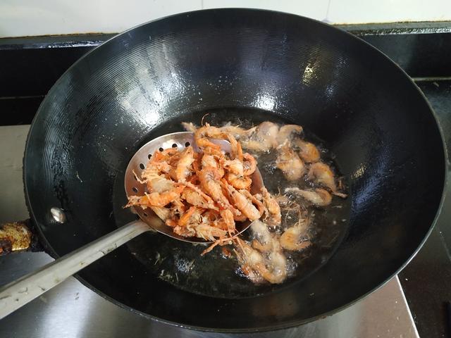 补钙：虽然它个头小，但是它肉质细嫩，味道鲜美，营养丰富，还很补钙哦