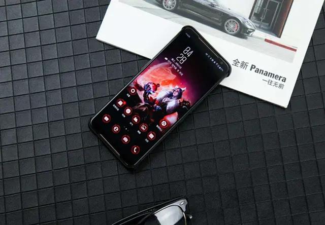 5G:“败家之眼”游戏手机,12G运存+1T储存,网友:能存不少片!