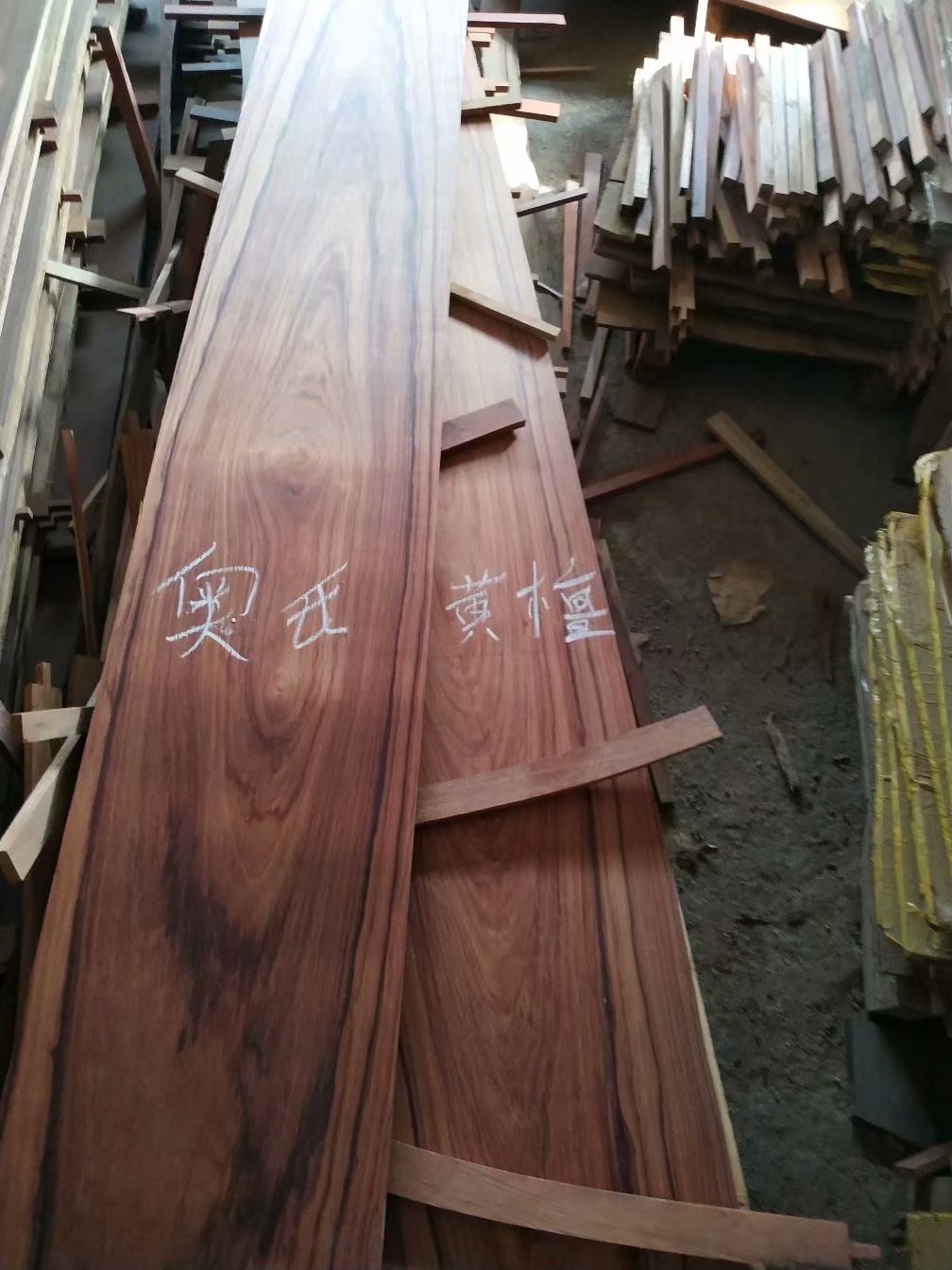 「」现在红木家具走趋，怎样购买红酸枝家具应该注意什么