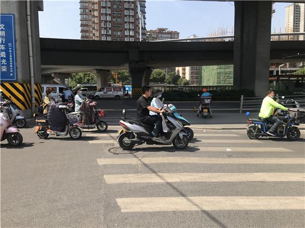 [郑州]风声紧、查得严！郑州头盔价格下落，多数商家“收手不干”