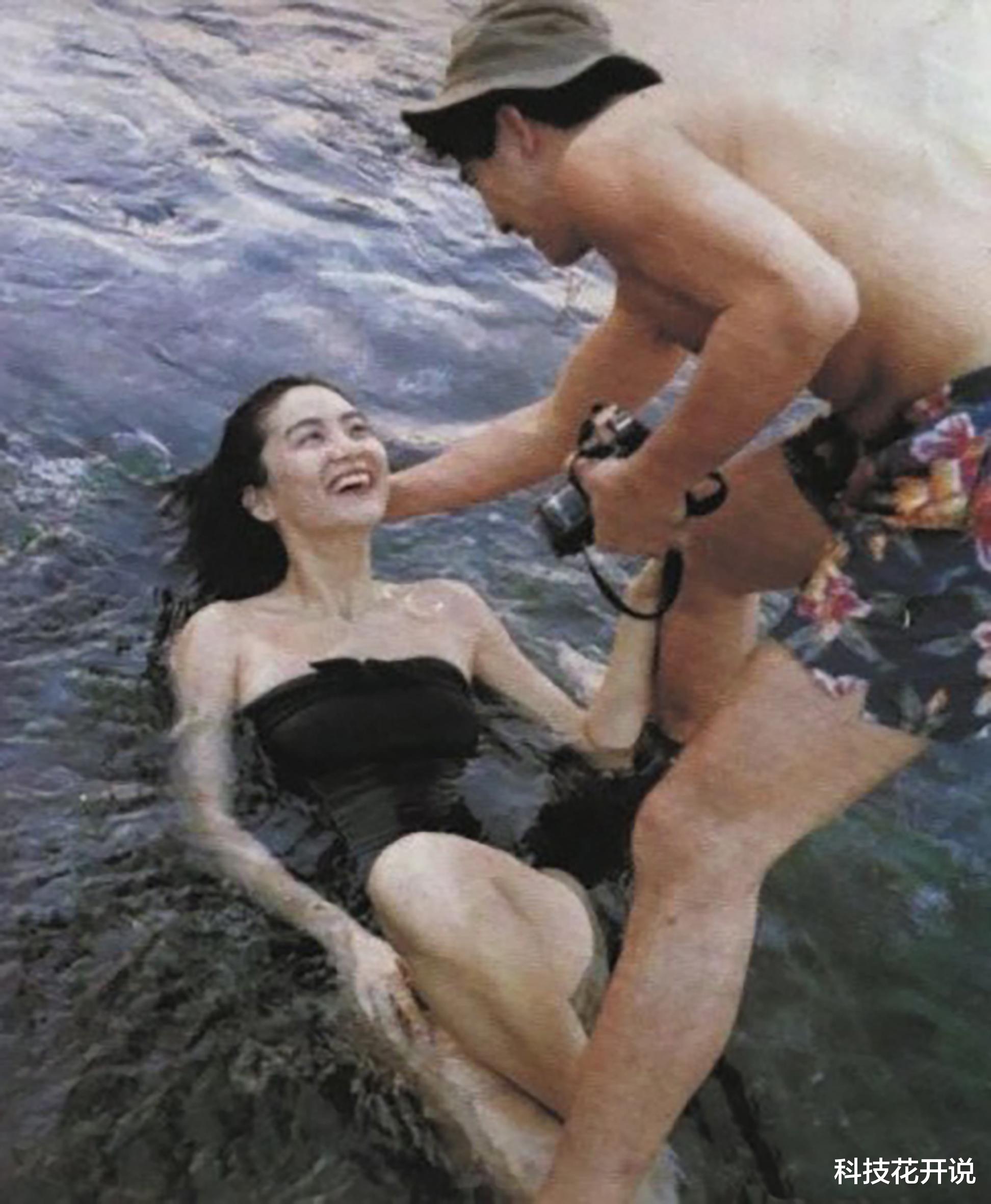 成龙|无法重拍的瞬间：吸烟的张曼玉，跑龙套的成龙，与秦汉在海边戏水的林青霞