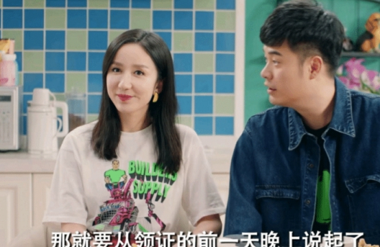 「硅胶」她至今否认整容失败，31岁已满脸硅胶，形同“面瘫脸”