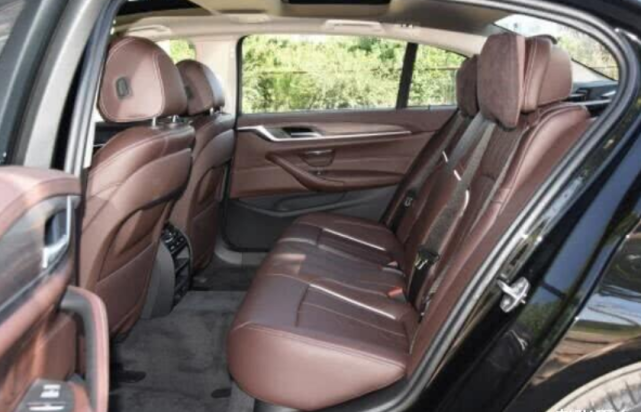 [宝马5系]去年狂甩16.4万台，开它比A6L显身份，上市16年几乎0差评真香