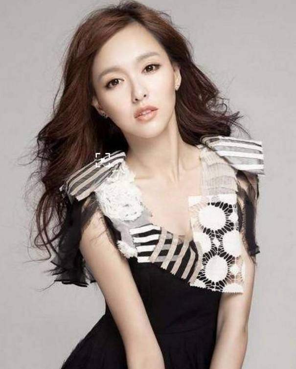 「赵丽颖」亚洲最漂亮的7位女星，赵丽颖第, 2, 第一名是她