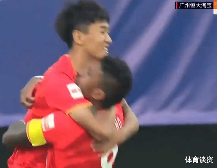 韦世豪|神经刀!恒大刺头险造冲突,2分钟后抽射破门,第一时间感谢保利尼奥
