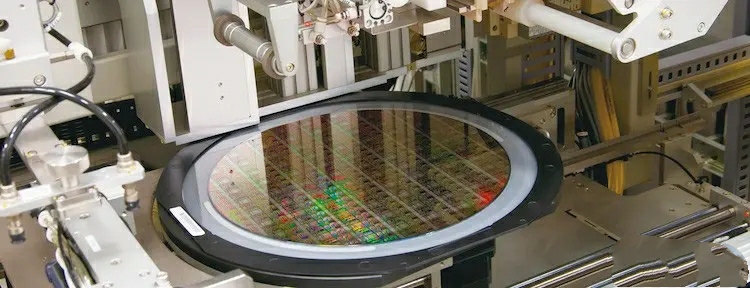 华为|继光刻机之后，华为又有新动作，开始研发屏幕驱动芯片