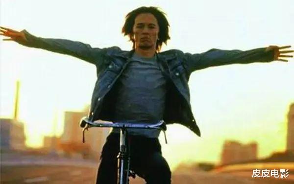 [贾宏声]有位“毒星”把自己的真实经历拍成了电影，9年后，他坠楼身亡