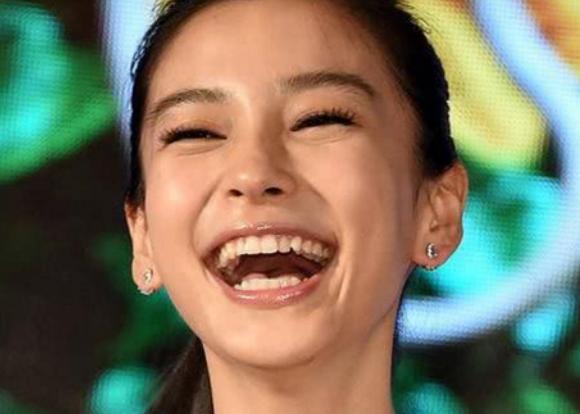 Angelababy|当女明星开怀大笑时：杨颖嘴变大，赵丽颖可爱，最后一位很治愈