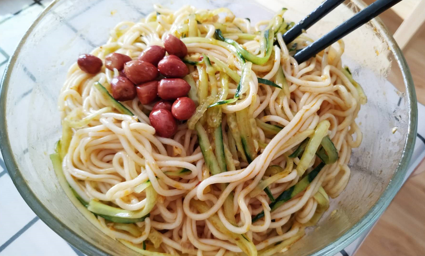 【凉面】天热了，每天都想吃这碗凉面，10分钟上桌，清凉爽口，比买的好吃