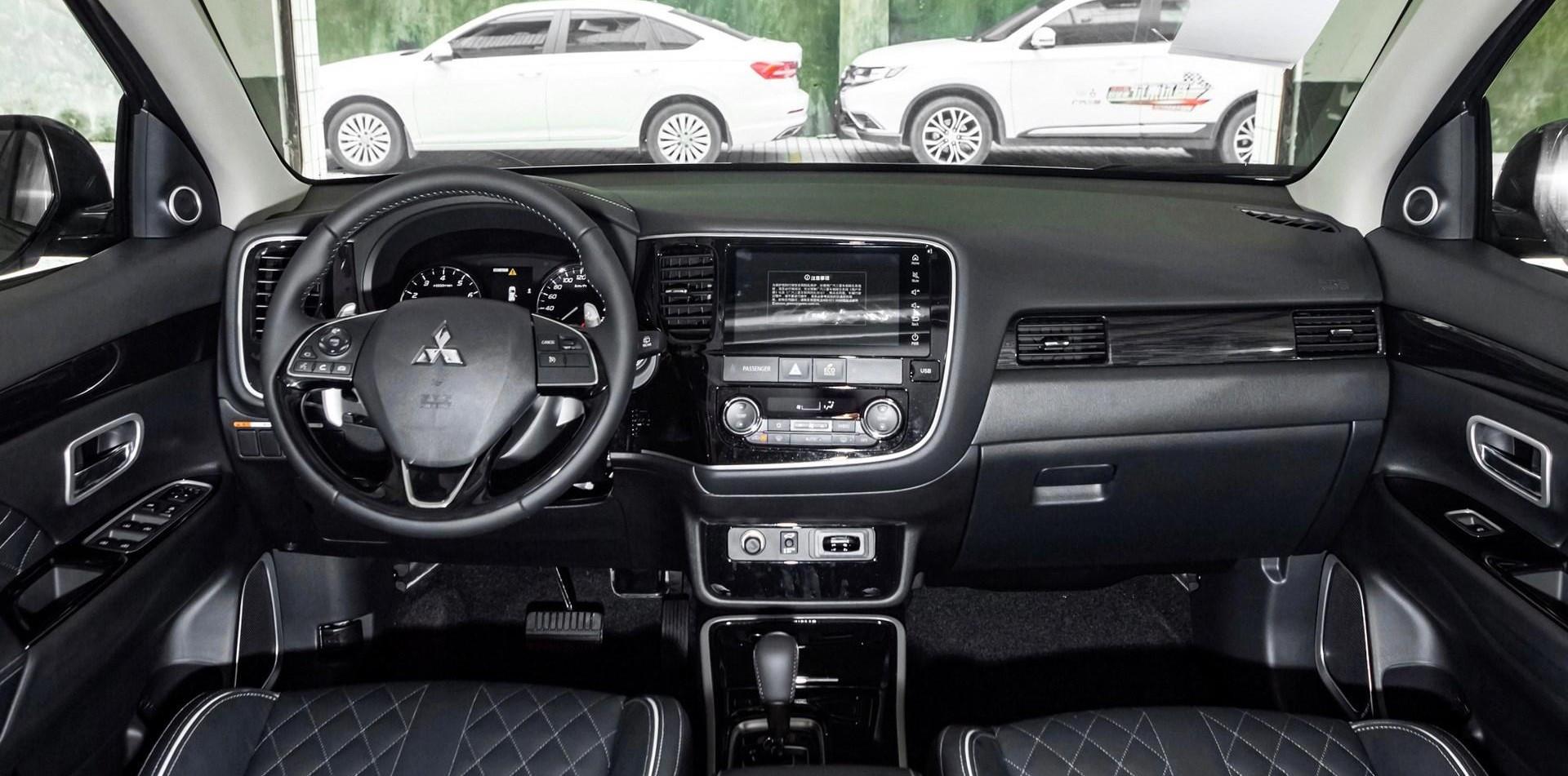 三菱欧蓝德|有点可惜的合资SUV，车耐用，四驱强，17万就有7座，卖不出好销量