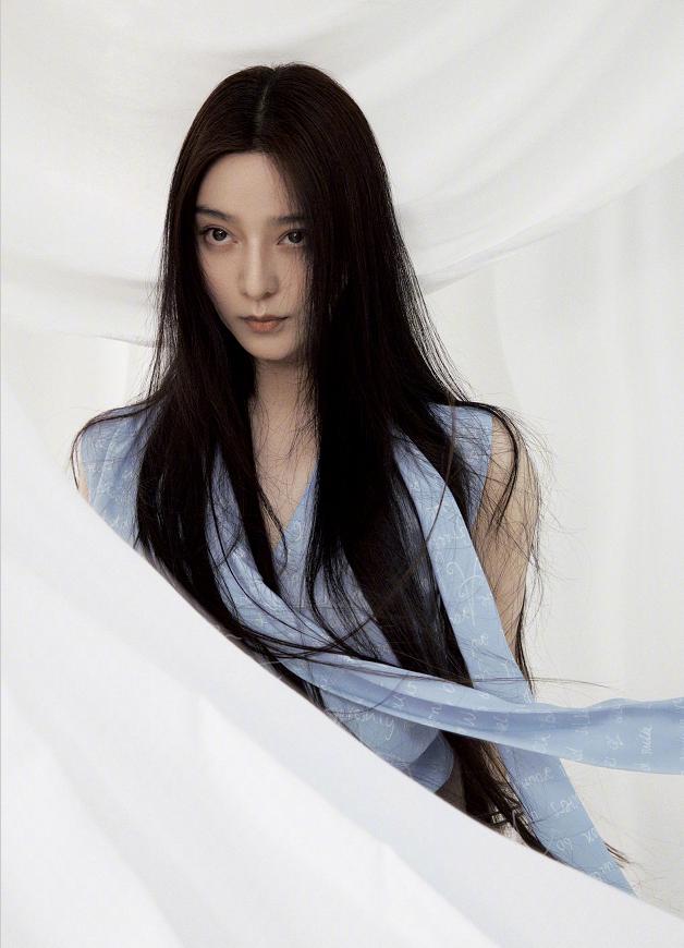 #范冰冰#范冰冰复出首登国内杂志！瘦成麻杆人太惊艳，妲己眼神邪魅太勾人