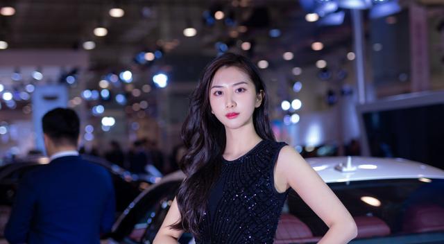 「」一位染上艾滋的26岁车模自述：终于年收入20万，却不幸染上艾滋病