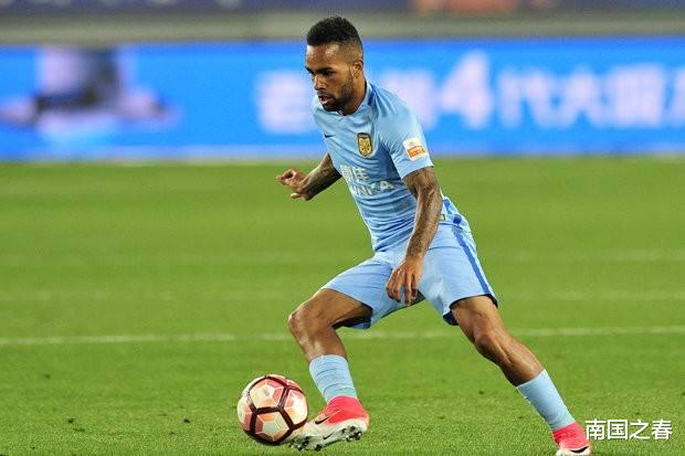 江苏苏宁|巴西“三巨头”集结!苏宁核心秒投入训练,球场花絮遭无情吐槽!