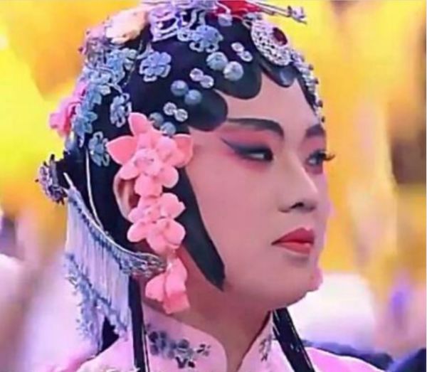 『李晨』《跑男》男扮女装,郑恺搞笑,李晨反差大,麒麟认不出,看到蔡徐坤:心动了